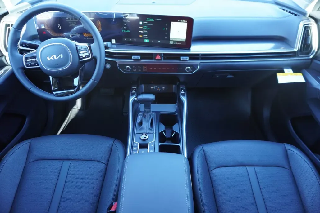 2025 Kia Sorento S photo 1
