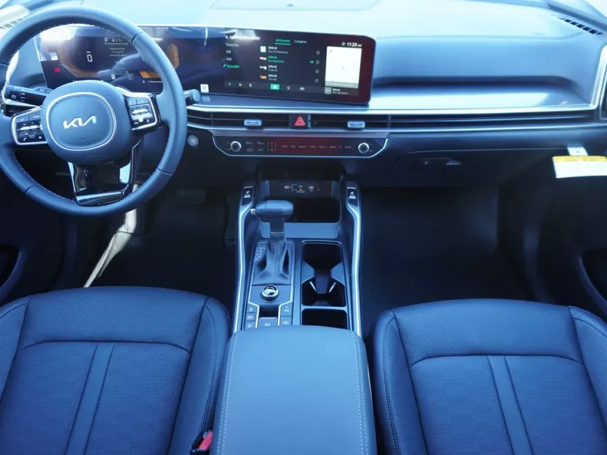 2025 Kia Sorento S photo 1