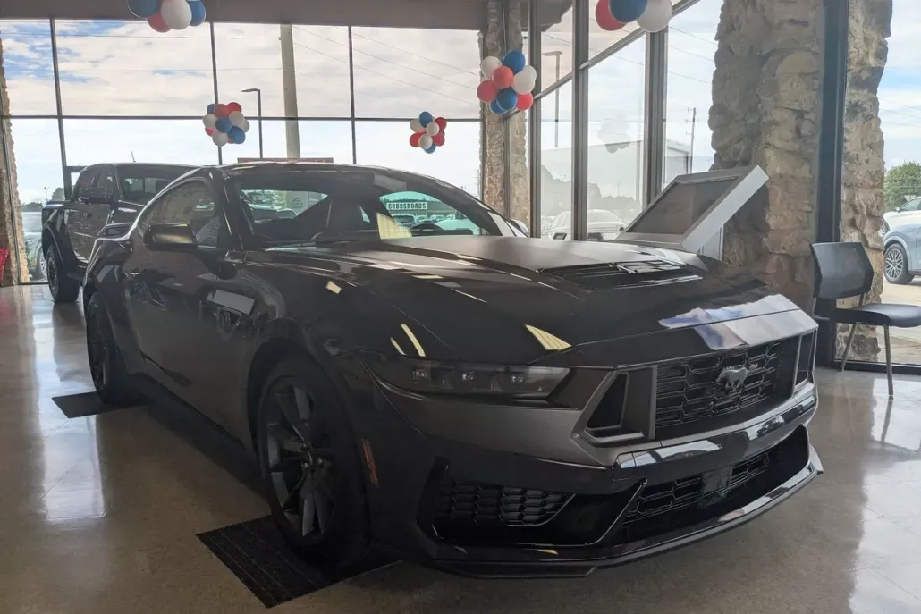 2025 Ford Mustang Dark Horse photo 1