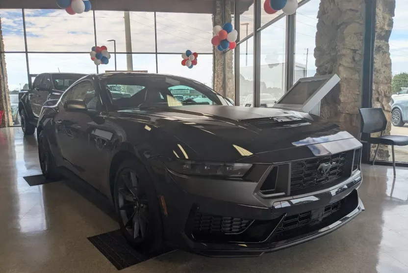 2025 Ford Mustang Dark Horse photo 1