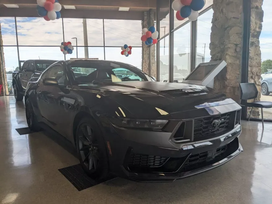 2025 Ford Mustang Dark Horse photo 1