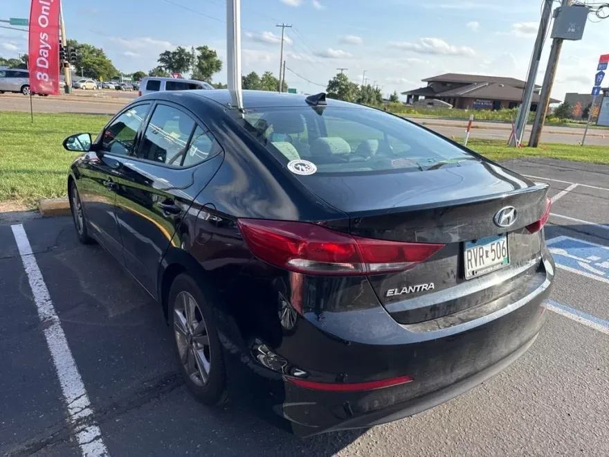 2017 Hyundai Elantra SE photo 1