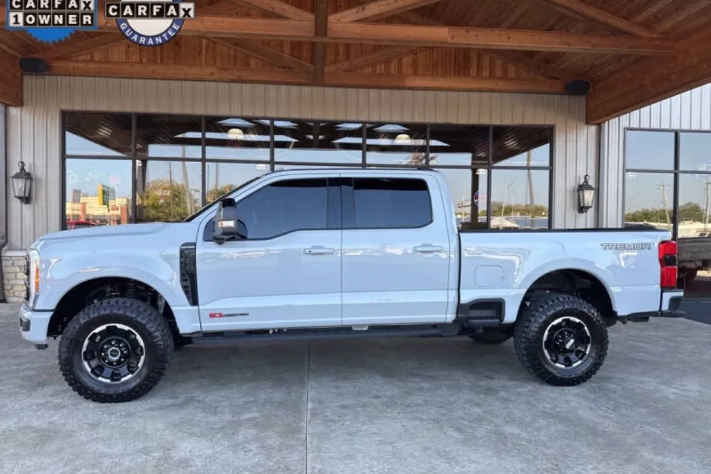 2025 Ford F-250 Platinum photo 1