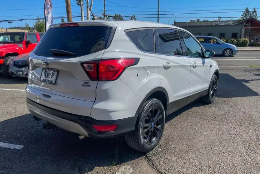 2019 Ford Escape SE Sport photo 1