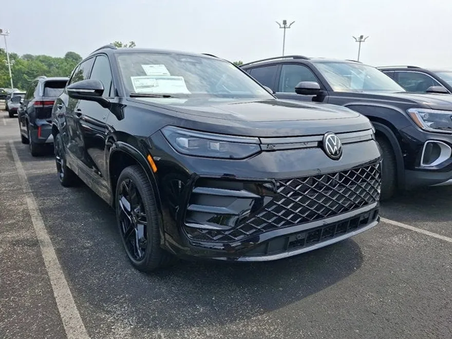 2025 Volkswagen Tiguan SE R-Line Black photo 1