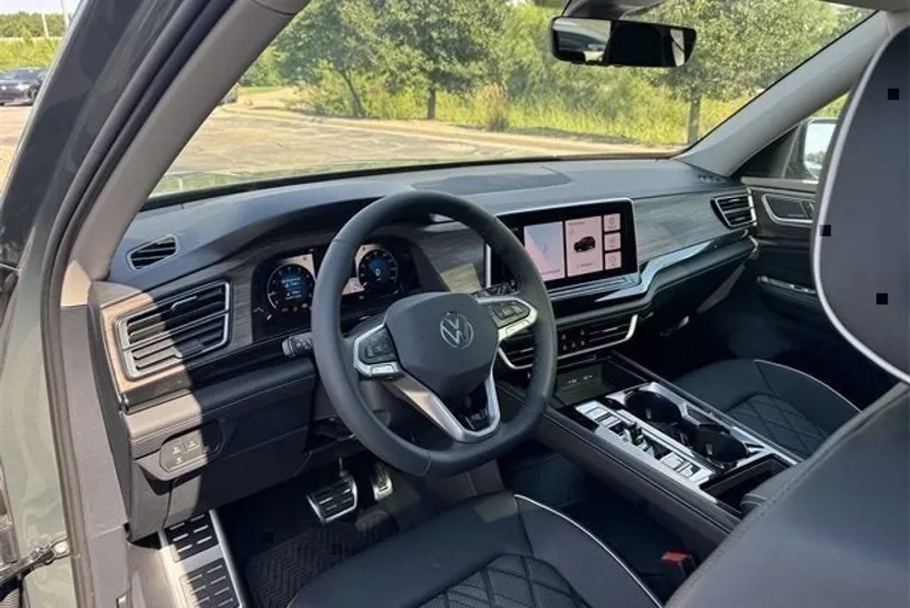 2025 Volkswagen Atlas SEL Premium R-Line photo 1