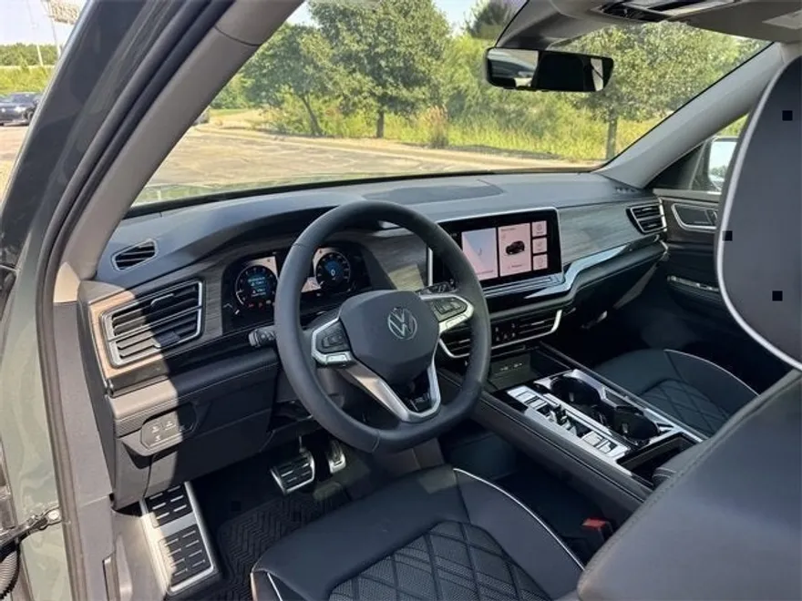 2025 Volkswagen Atlas SEL Premium R-Line photo 1