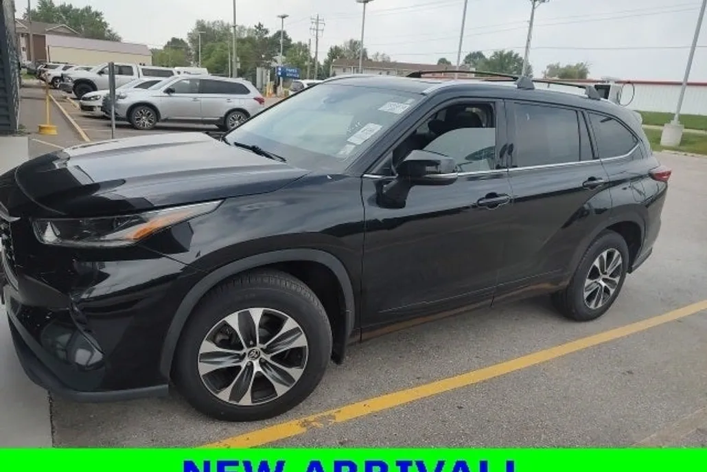 2021 Toyota Highlander XLE photo 1