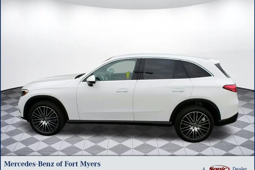 2025 Mercedes Benz GLC 300 photo 1