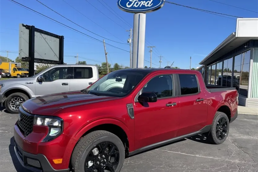 2025 Ford Maverick XLT photo 1
