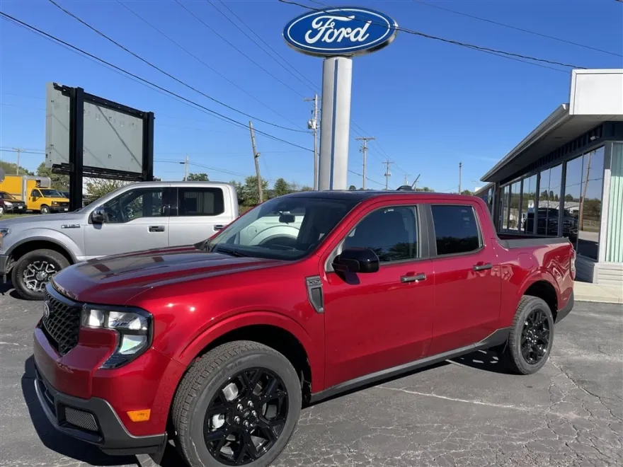 2025 Ford Maverick XLT photo 1