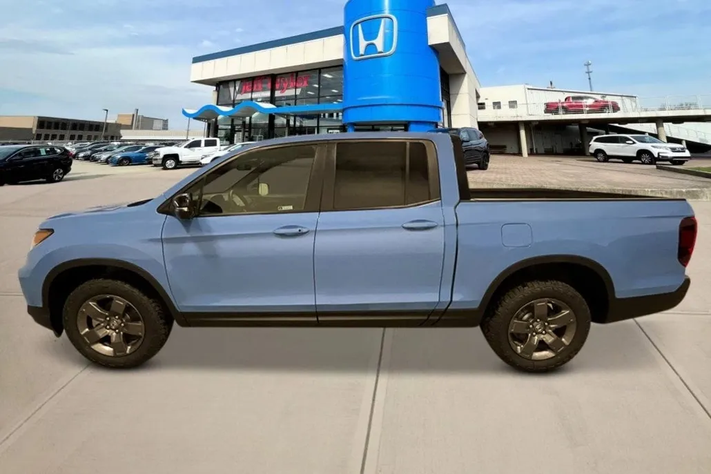 2025 Honda Ridgeline TrailSport photo 1