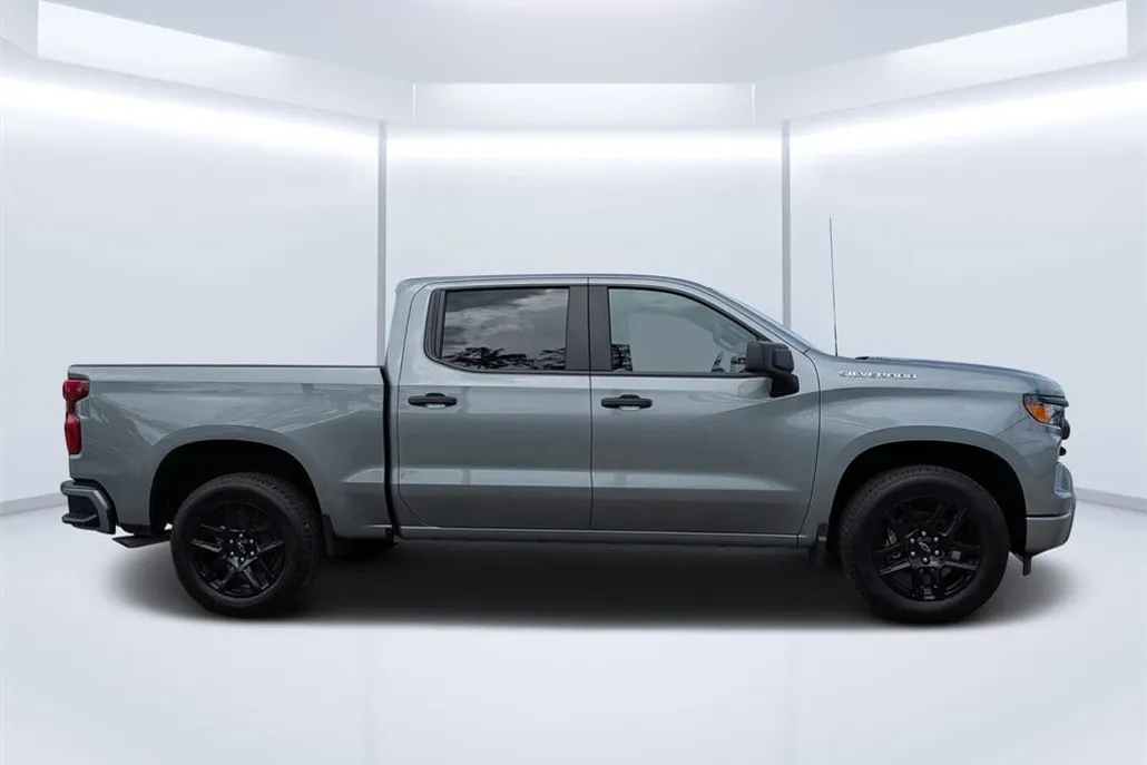 2026 Chevrolet Silverado 1500 Custom photo 1