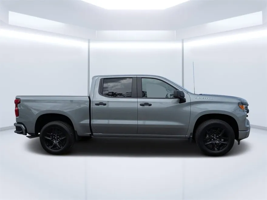 2026 Chevrolet Silverado 1500 Custom photo 1
