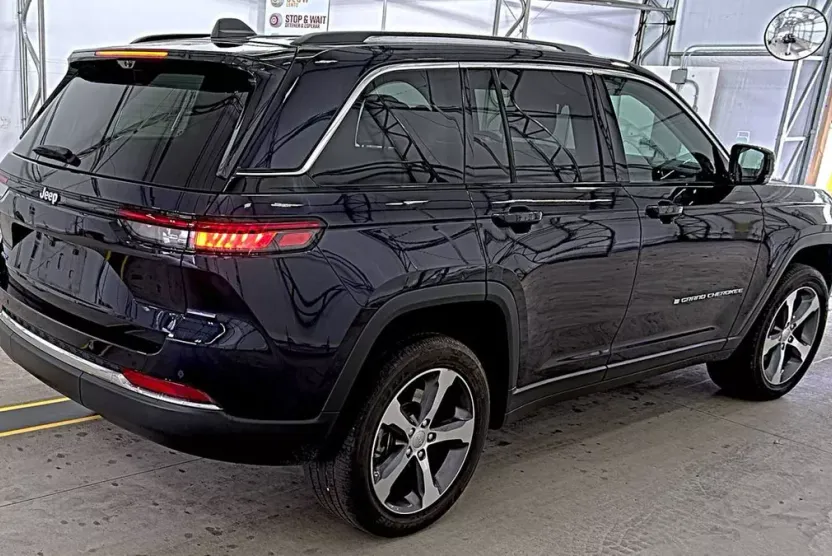 2023 Jeep Cherokee 4xe photo 1