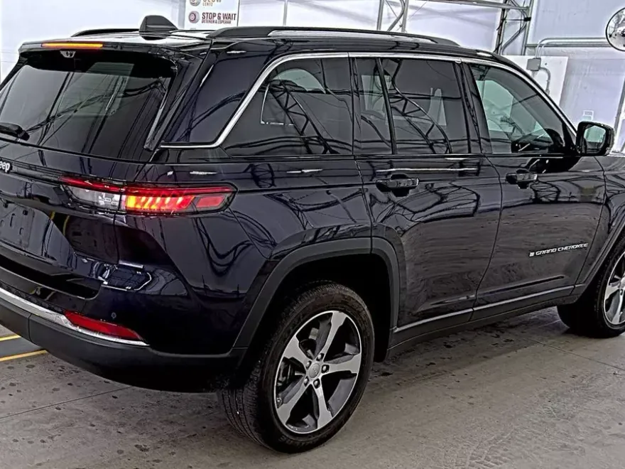 2023 Jeep Cherokee 4xe photo 1