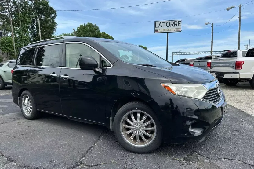 2013 Nissan Quest SV photo 1