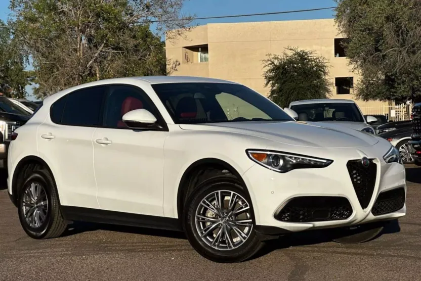 2023 Alfa Romeo Stelvio Sprint photo 1