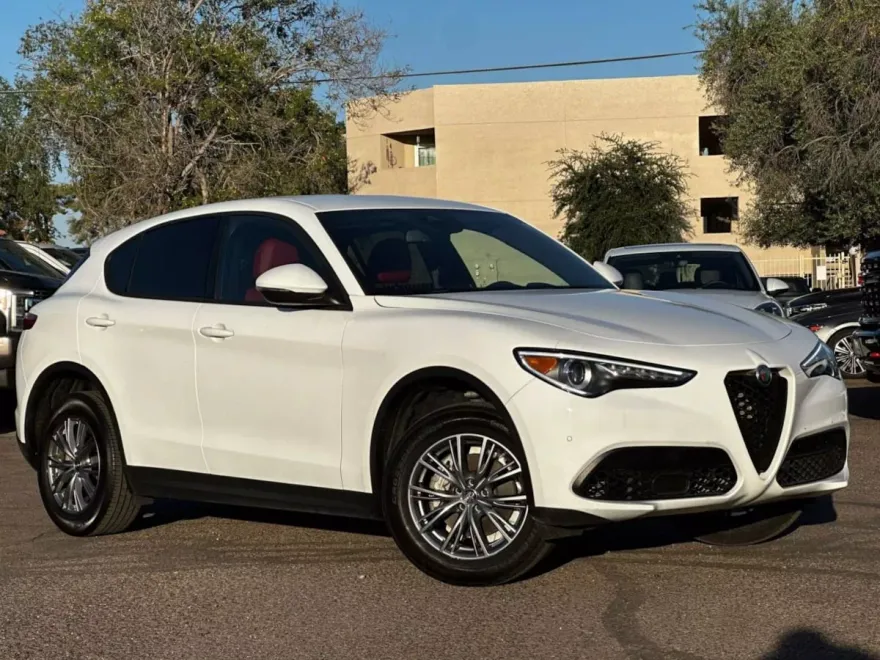 2023 Alfa Romeo Stelvio Sprint photo 1
