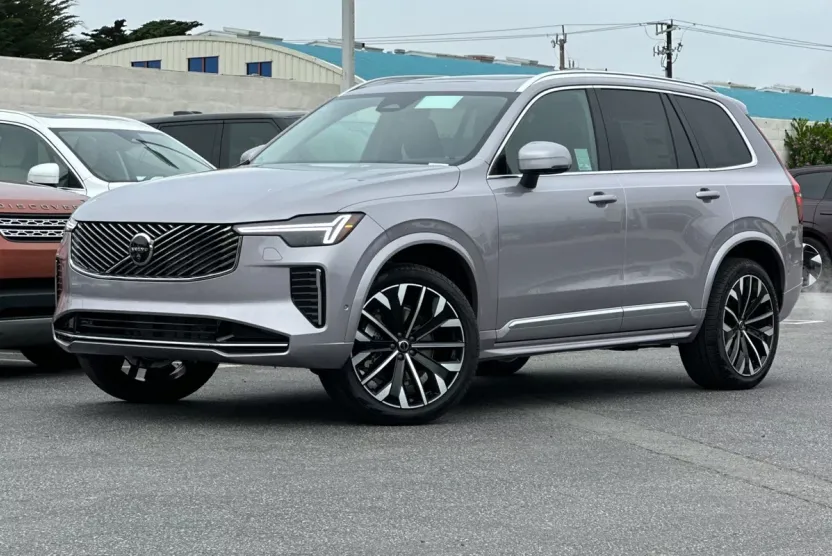 2026 Volvo XC90 B5 Plus photo 1