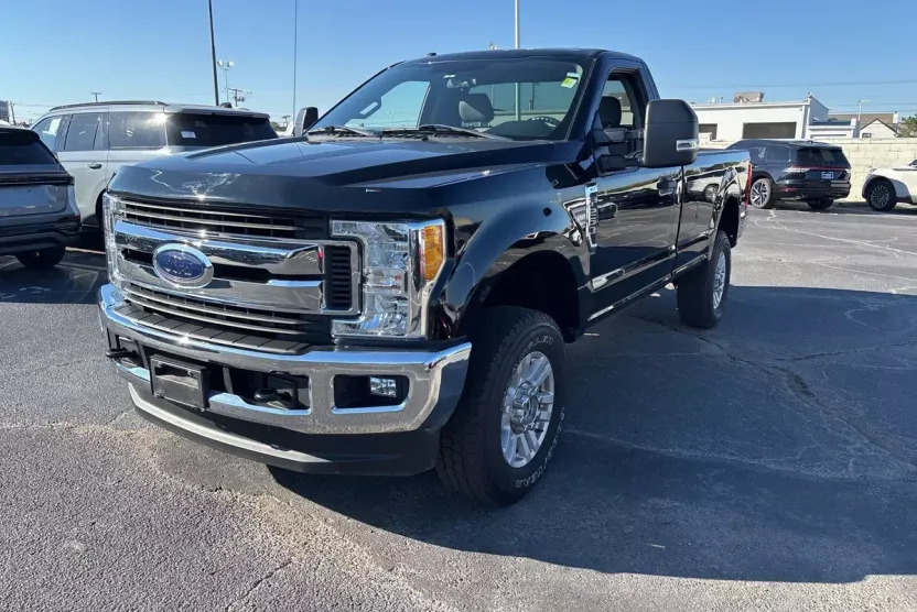 2017 Ford F-250 XLT photo 1