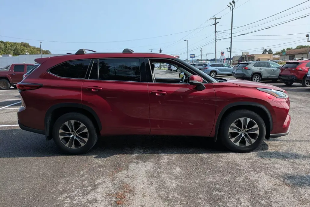 2022 Toyota Highlander XLE photo 1