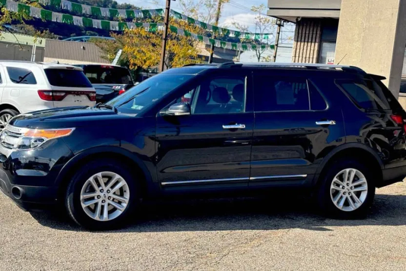 2014 Ford Explorer XLT photo 1