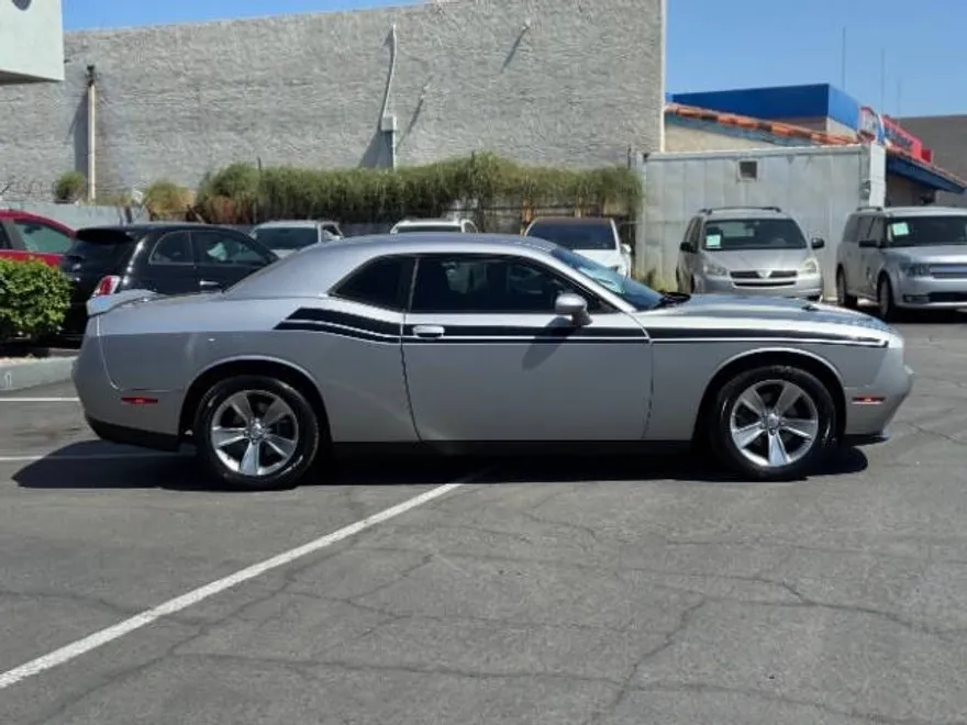 2015 Dodge Challenger SXT photo 1