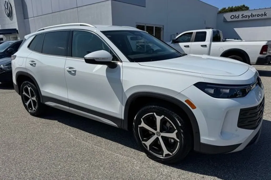 2025 Volkswagen Tiguan SE photo 1
