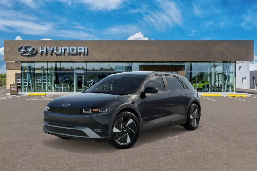 2025 Hyundai Ioniq 5 SE Standard Range photo 1