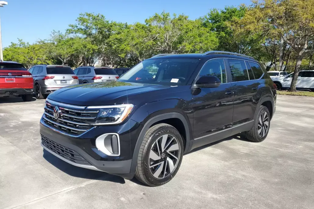 2025 Volkswagen Atlas SEL photo 1