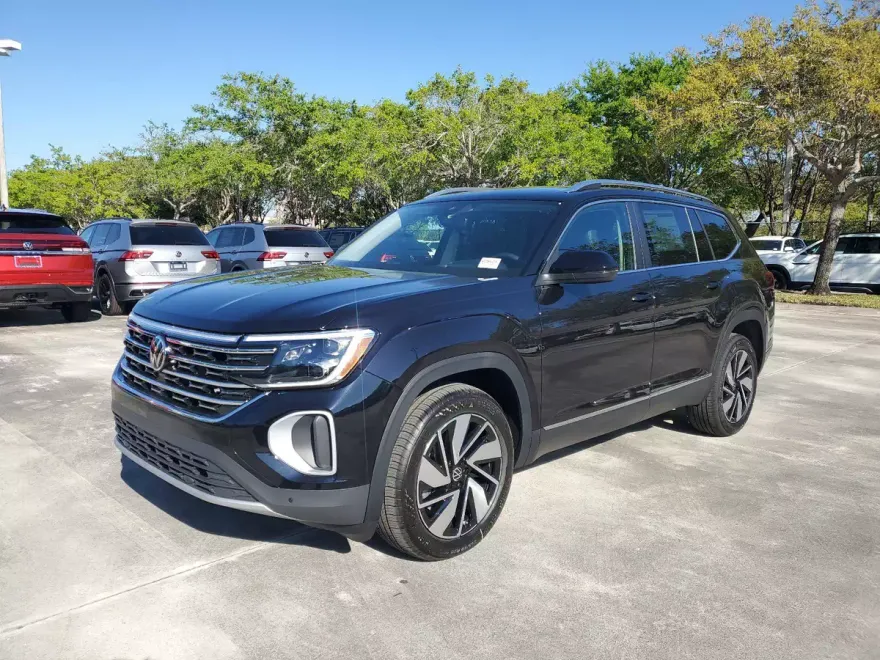 2025 Volkswagen Atlas SEL photo 1