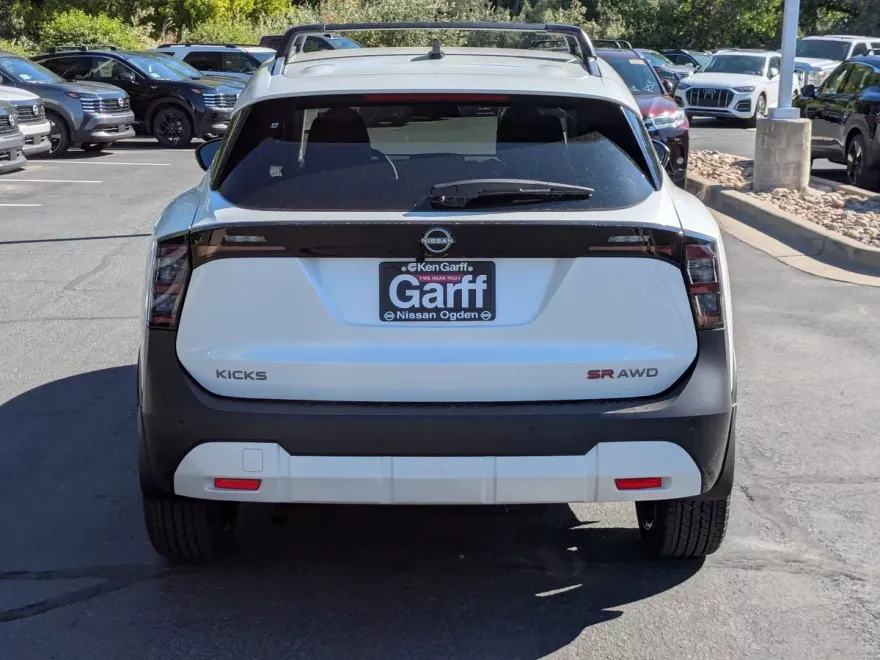 2026 Nissan Kicks SR photo 1