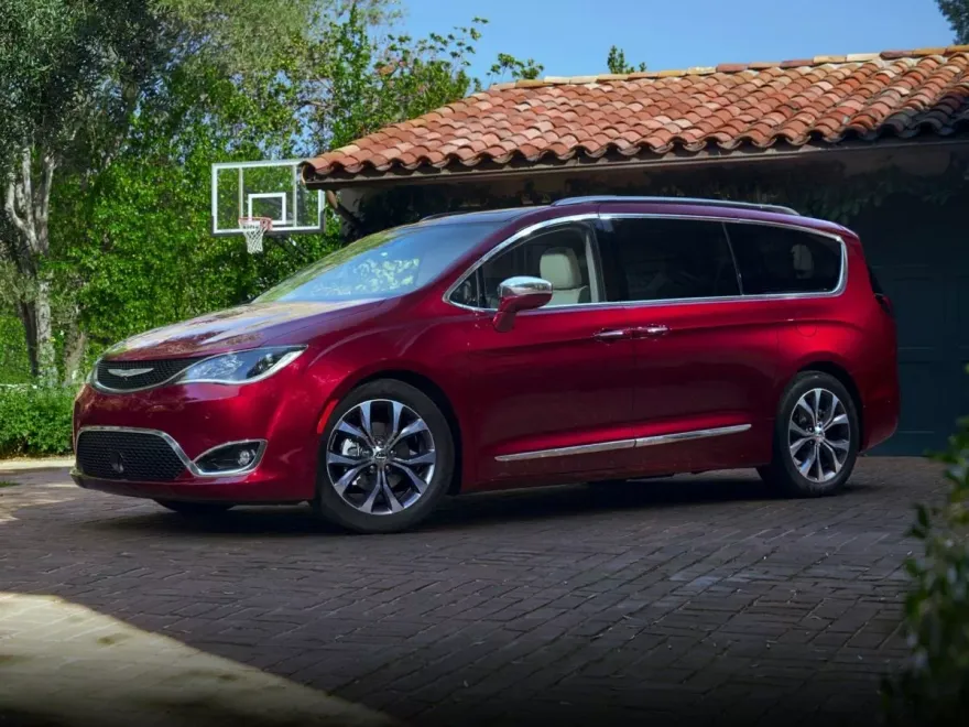 2020 Chrysler Pacifica Touring photo 1
