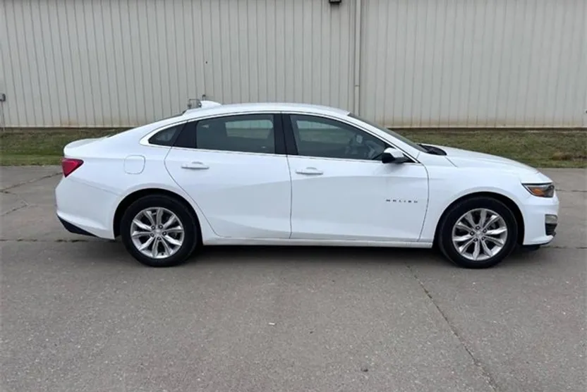 2023 Chevrolet Malibu 1LT photo 1