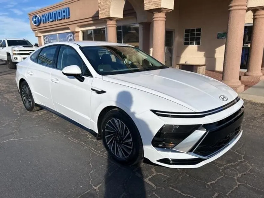 2025 Hyundai Sonata Hybrid SEL photo 1