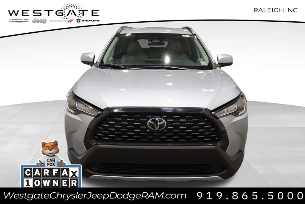 2024 Toyota Corolla Cross LE photo 1