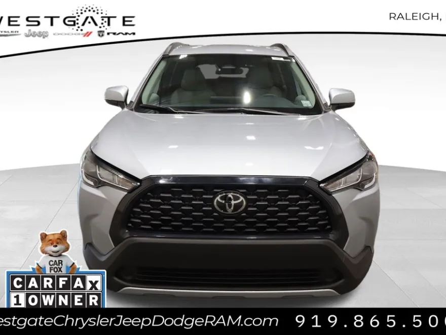 2024 Toyota Corolla Cross LE photo 1