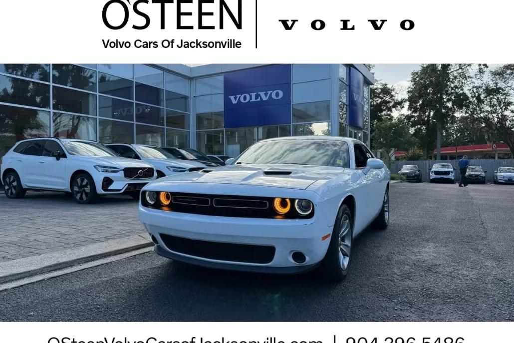 2019 Dodge Challenger SXT photo 1