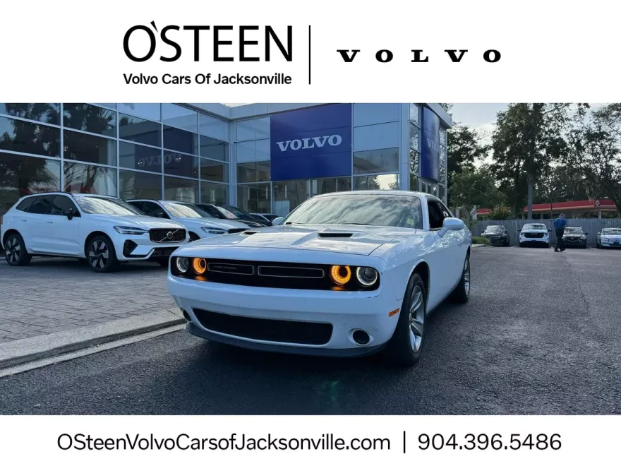 2019 Dodge Challenger SXT photo 1