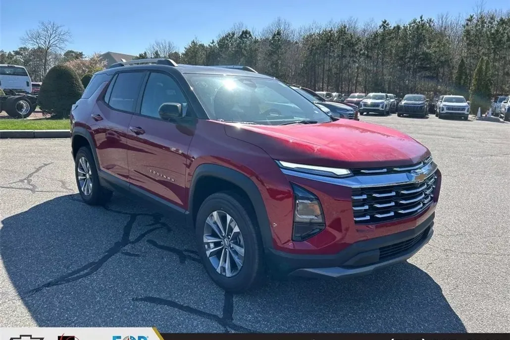 2025 Chevrolet Equinox LT photo 1