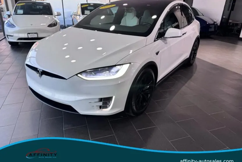 2016 Tesla Model X 90D photo 1