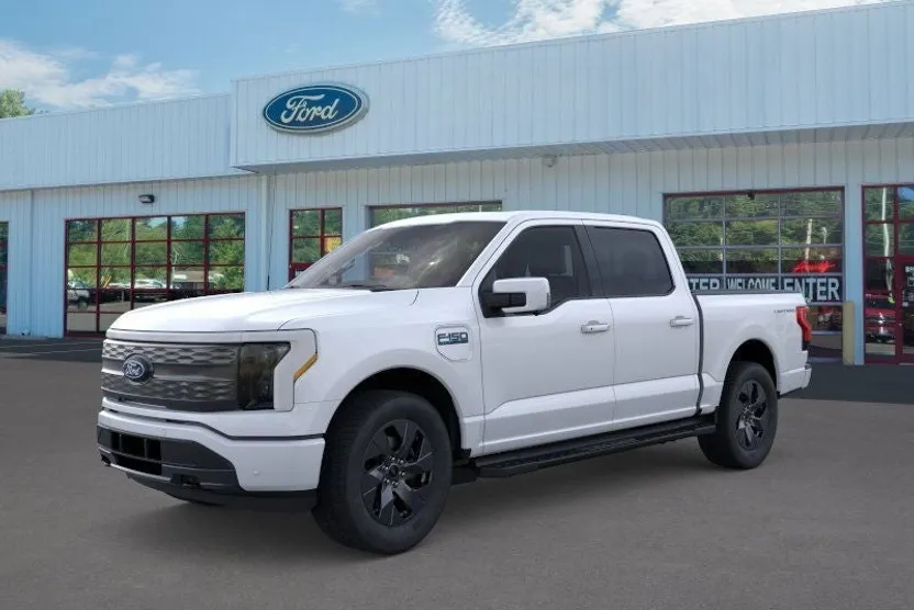 2025 Ford F-150 Lightning Lariat photo 1