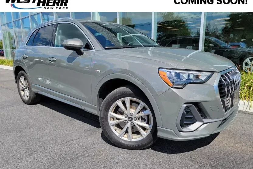 2022 Audi Q3 45 TFSI S line Premium photo 1