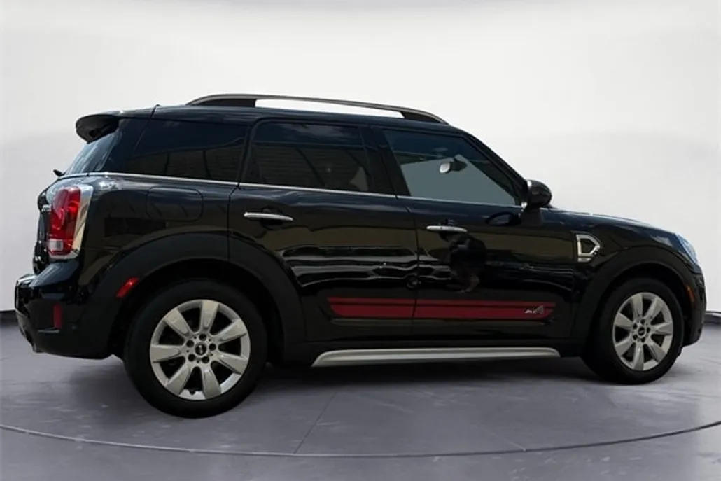 2017 Mini Countryman S ALL4 photo 1