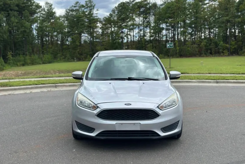 2017 Ford Focus SE photo 1
