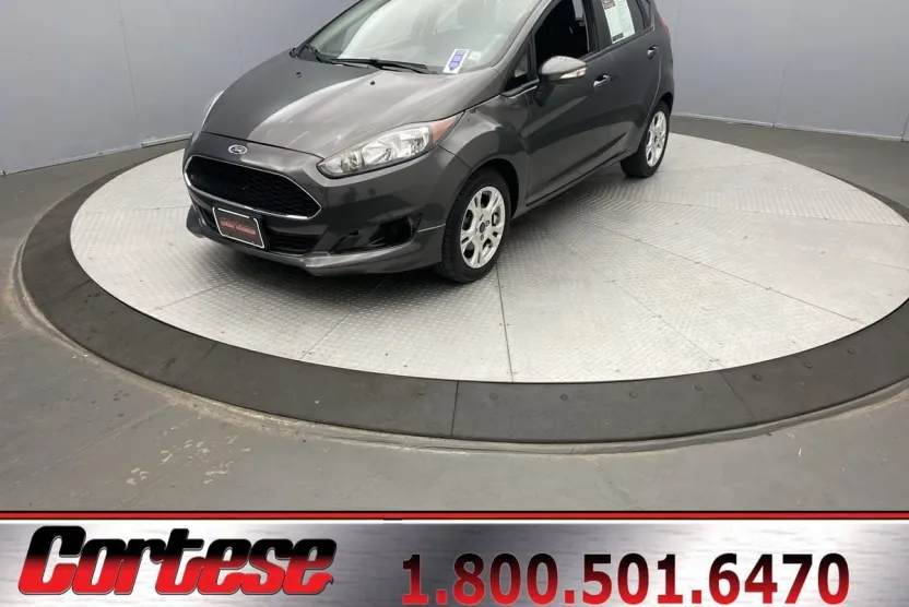 2016 Ford Fiesta SE photo 1
