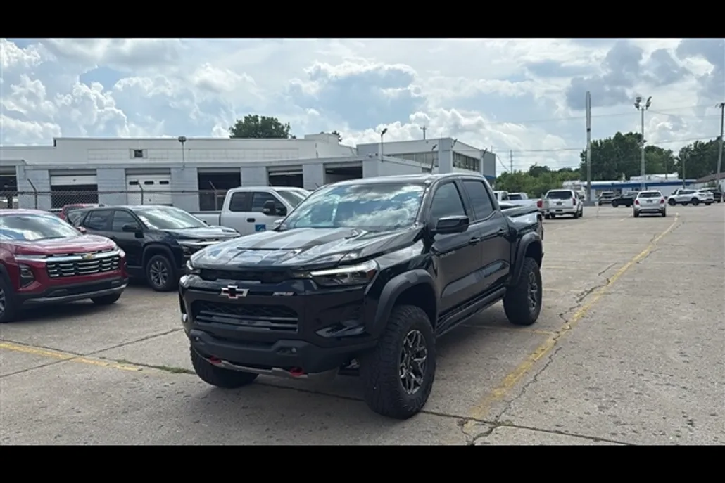 2025 Chevrolet Colorado ZR2 photo 1