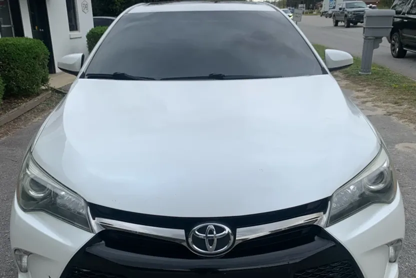 2015 Toyota Camry SE photo 1