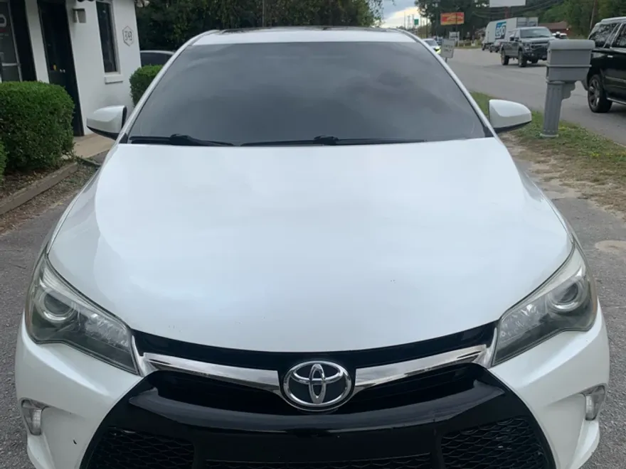 2015 Toyota Camry SE photo 1
